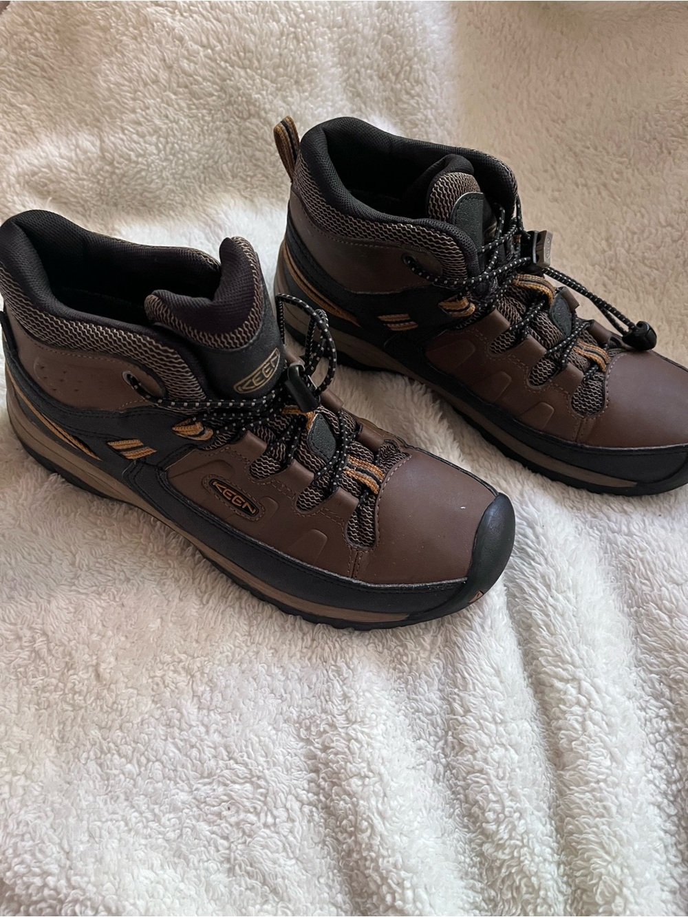 KEEN Men's Brown and Black Mid-Top Hiking Boots